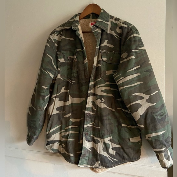Wrangler Jackets & Blazers - 🌸 Wrangler 🌸 casual camo shirt jacket